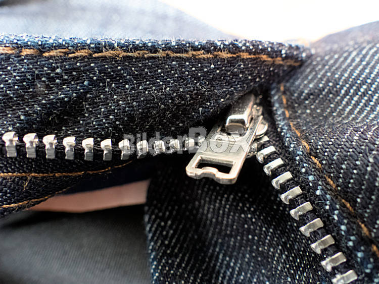 Reißverschluss einer Hose Bilderbox Bildagentur GmbH