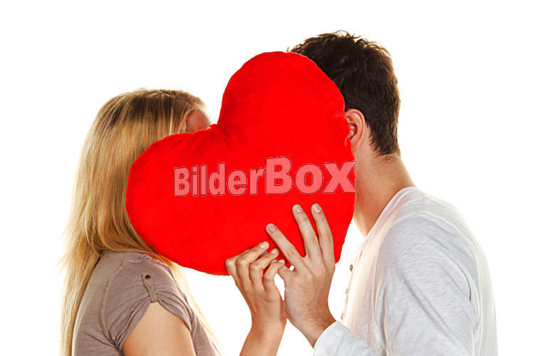 Verliebtes Paar küßt sich Bilderbox Bildagentur GmbH